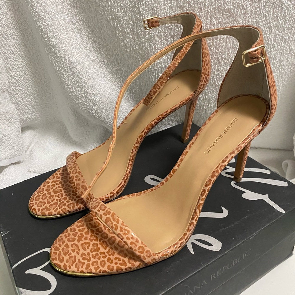 Brand new banana republic sandal heels